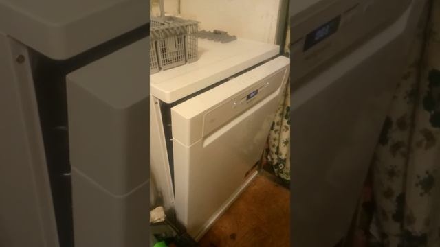 Hotpoint Ariston HFC 3C26 Открытие дверцы происходит так смотреть онлайн
