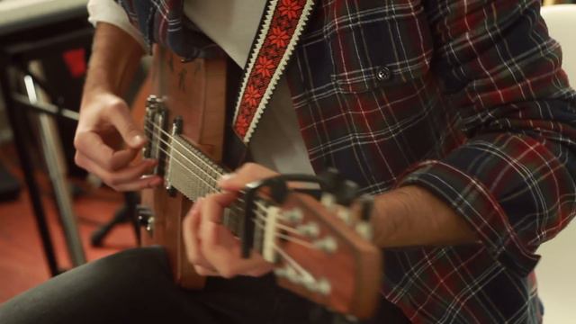 Jeff Traugott Guitars Presents Brady Cohan playing CRYING Traugott's first Model R solid body guita смотреть онлайн