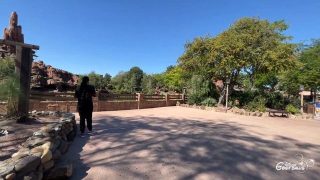 Frontierland [Walkthrough] - Disneyland Paris 2022 смотреть онлайн
