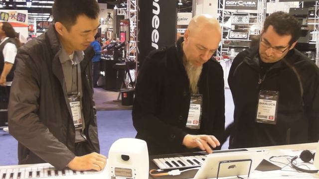 Jordan Test CME Xkey at NAMM 2013 смотреть онлайн