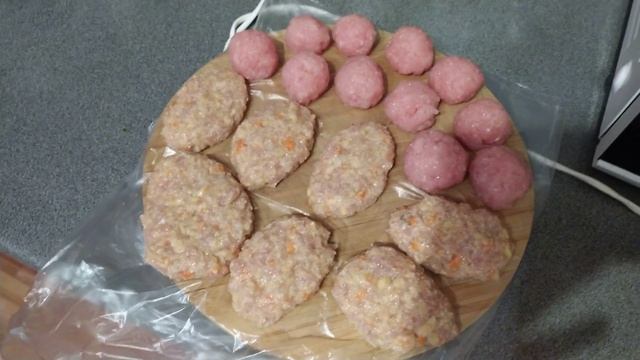 Прикорм в 9 месяцев//котлетки и фрикадельки из индейки... смотреть онлайн