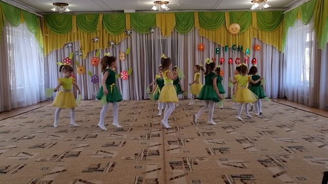 Танец "Весну звали" детский сад старшая группа смотреть онлайн
