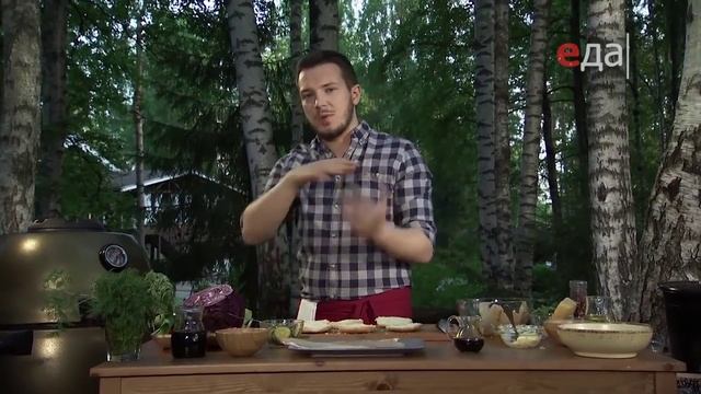 Бургер с судаком и краснокочанной капустой