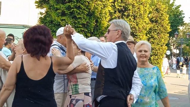 15.07.2023 Brest Belarus... Street dance... Духовой оркестр Валерия Коваля... Walks with Victoria смотреть онлайн