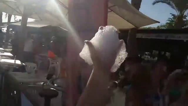 Пенная вечеринка на Нисси Бэй Айя- Напа. Кипр. Foam party at Nissi Bay Ayia- Napa. Cyprus смотреть онлайн
