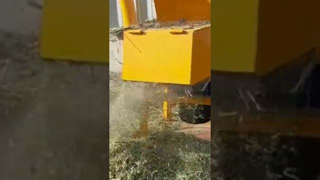 Дробилка зерна 3в1. Привезли соль для скота смотреть онлайн