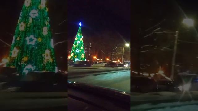 Главная ёлка в Иваново ?возле Цирка и Муз.театра на площади Пушкина. Еду в центре Иваново смотреть онлайн