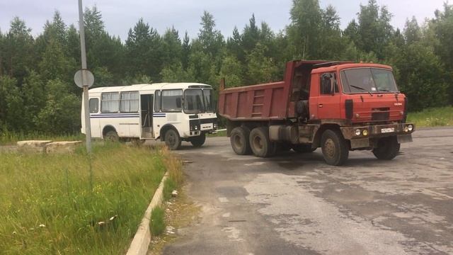 Tatra-815 буксирует ПАЗа-3206 смотреть онлайн