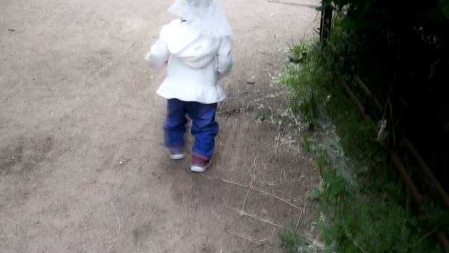 Маленькая София танцует смотреть онлайн