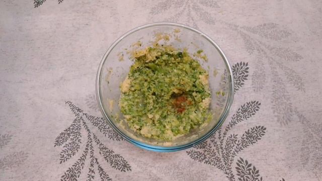 Оладьи из брокколи с сыром / Broccoli pancakes with cheese смотреть онлайн