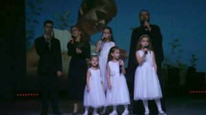 СЕМЬЯ, РАДУЙСЯ И ПОЙ!