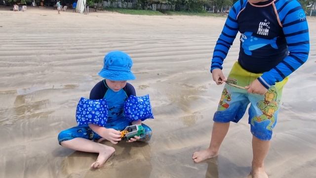 Машинки в песке / новый друг Елисея/ Зарязнение океана/ пляж Велигама Шри-ланка смотреть онлайн