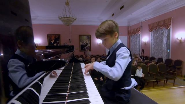 Даниил Анапольский, 8 лет. Э. Григ. Халлинг. С. Прокофьев. Ходит месяц, Тарантелла. смотреть онлайн