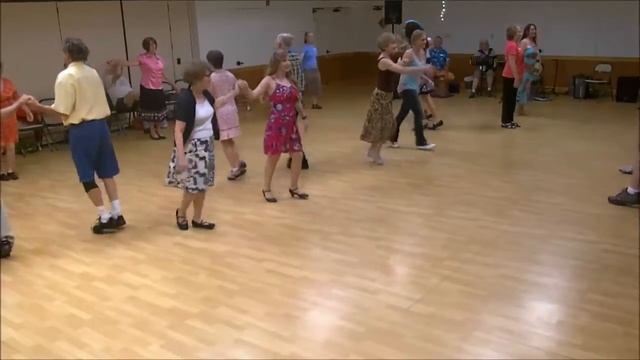 'Draper's Garden' - English Country Dance смотреть онлайн