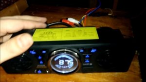 Обзор на автомагнитолу со встроенными колонками AV252B