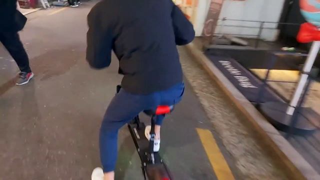 Первый вечер на моем новом электро самокате)) первые впечатления: офигел и просто еду)) смотреть онлайн