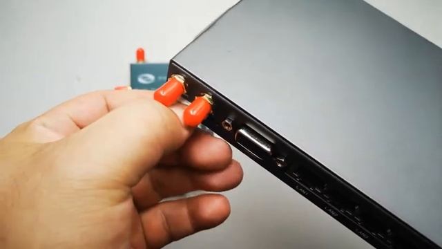 E-Lins Technology Co., Ltd. Industrial Router H685 VS H820