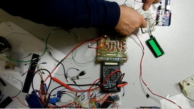 Генератор с регулируемой частотой на Ардуино смотреть онлайн