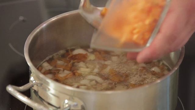 The BEST Chicken Noodle Soup to Help Your Body Heal | Dietician Reacts смотреть онлайн