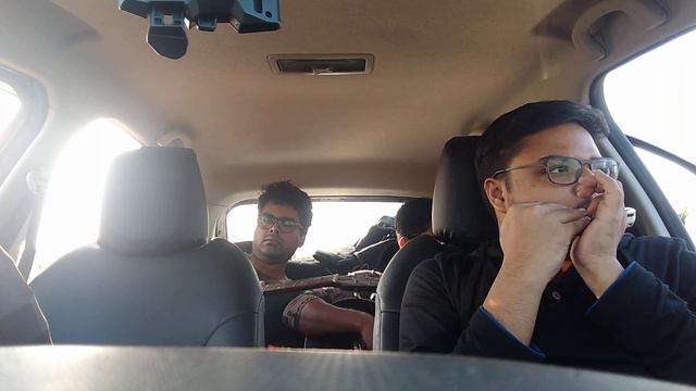 Guys Doing Live Music Inside A Car смотреть онлайн