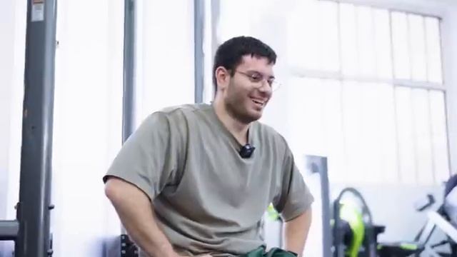 60 JOURS pour transformer mon employé (perte de gras extrême) смотреть онлайн