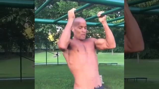 David Goggins world record pull up attempt - crazy grip strength смотреть онлайн
