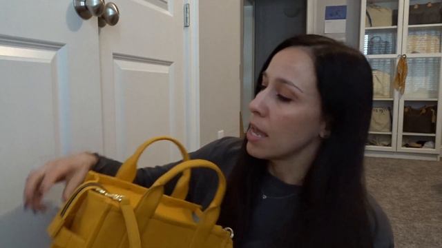 MARC JACOBS MINI TOTE BAG | First Impressions смотреть онлайн