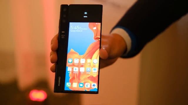 Huawei Mate X Quick look: A $2,600 5G Foldable Phone! смотреть онлайн
