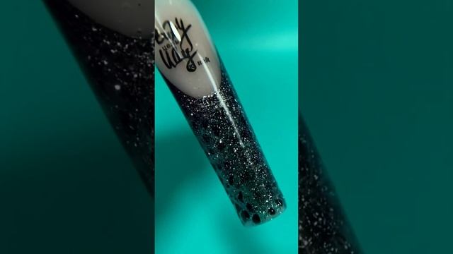 Новый дизайн + черное платье.Образ готов.Кто хочет ноготки с таким дизайном приглашаю в роли модели смотреть онлайн