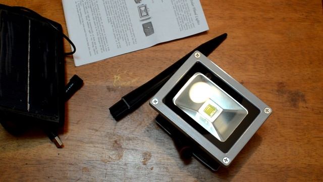 прожектор водонепроницаемый 10 вт на солнечный панели смотреть онлайн