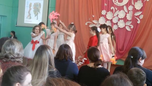 Танец первоклашек на 8 марта смотреть онлайн