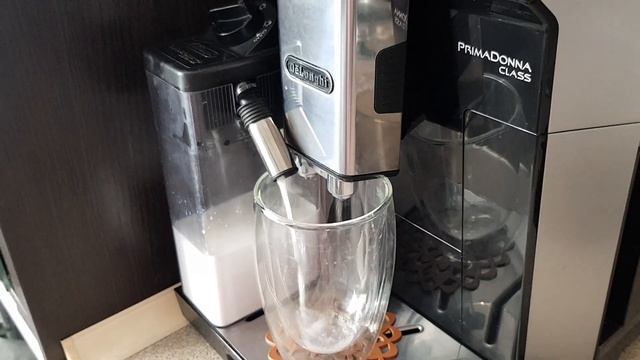 Кофе как на картинке Delongi PrimaDonna Class ECAM 550.55 SB смотреть онлайн