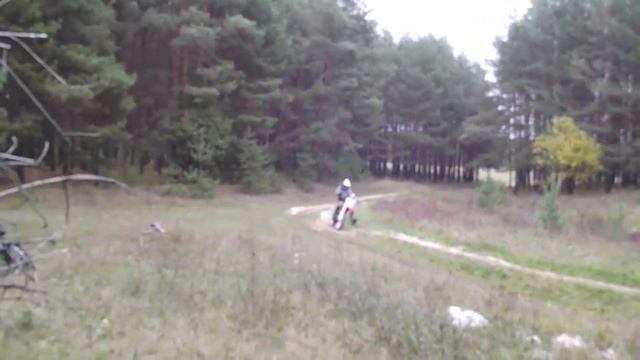 Хорошо покатали, на мото по лесу..mp4 смотреть онлайн