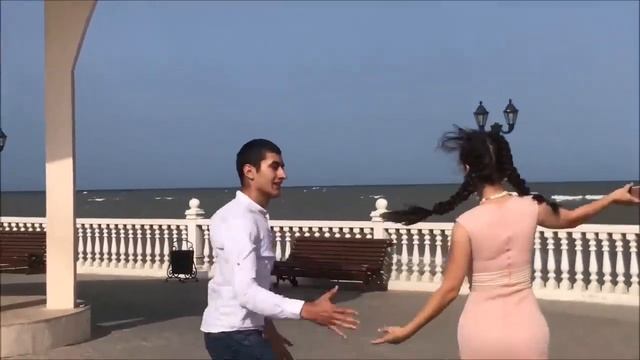 Шикарная Брюнетка Танцует Бомбово В Каспийске С Парнями 2023 ALISHKA Милана Лезгинка смотреть онлайн