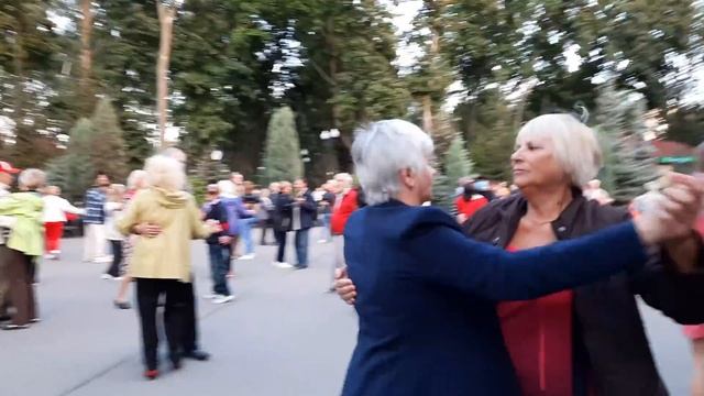МИЛЫЙ ХАРЬКОВ УДИВЛЯЕШЬ ТЫ СВОЕЮ КРАСОТОЙ смотреть онлайн