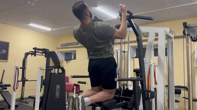 Подтягивания в гравитроне параллельным хватом смотреть онлайн