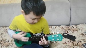 как играть Dobro юность на укулеле