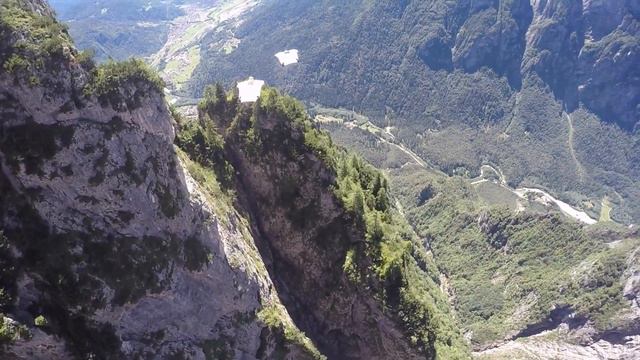 Полеты в крылатом костюме вингсьют и на дельтоплане. Экстремальный спорт. Wingsuit flying. 4К смотреть онлайн