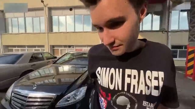 БМВ КОРЕША НЕ ХОЧЕТ УЕЗЖАТЬ ИЗ СЕРВИСА | КОРЕШ ПОДАРИЛ МАШИНУ ГОРИЛЫЧУ смотреть онлайн