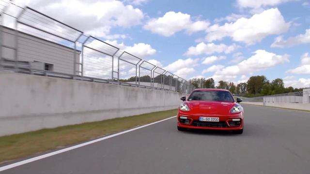 2021 Porsche Panamera GTS in Carmine Red смотреть онлайн