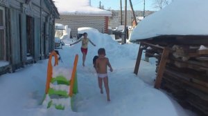 По снегу босиком