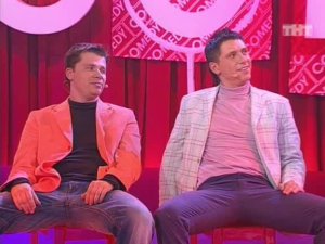 Гарик Харламов, Тимур Батрутдинов и Александр Ревва - Кафе на нудистском пляже