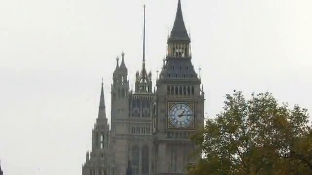 Visiting Big Ben, Clock tower in London, England смотреть онлайн