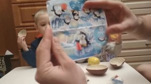 Распаковка НОВОГОДНИХ КИНДЕР МАКСИ С ПИНГВИНАМИ