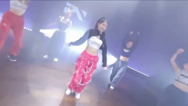 BABYMONSTER-'2NE1 MASH UP' perfomance mirrored ?? смотреть онлайн