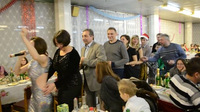 Новогодний банкет, змея, ломбада смотреть онлайн