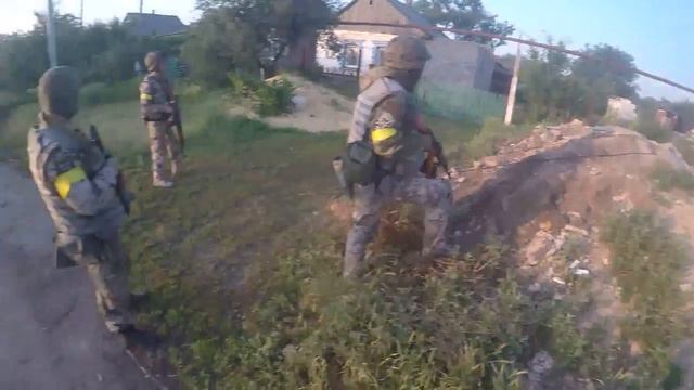 "Киев-1" героически зачищает Марьинку. (Ну после геройского бегства 3 июня) 05.06.2015 смотреть онлайн