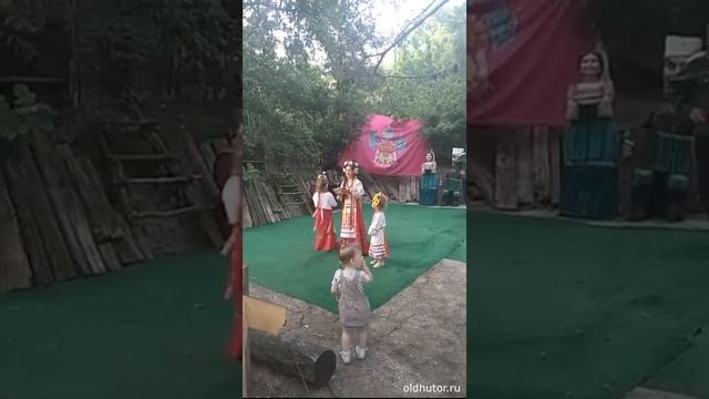 К нам гости пришли, Дорогие пришли. Мы не зря кисель варили, Пироги пекли.