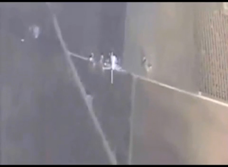 Уничтожение вооружения, техники и матсредств боевиков на укрепленной позиции ИГИЛ в р-не ДОКМАК смотреть онлайн