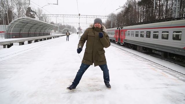 Фёдор Пескоструев разминается перед обзором Строителя смотреть онлайн